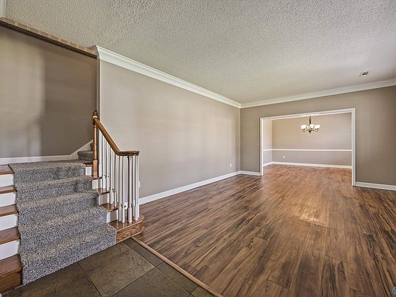 5th image of 187 Stoneway Trl