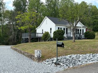 717 Ridgecrest Dr NE, Lenoir, NC 28645