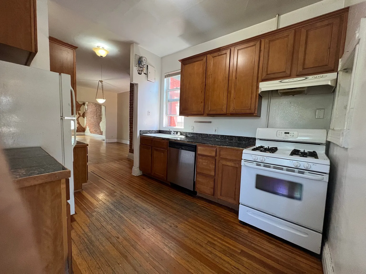 2261 N High St — Photo 2