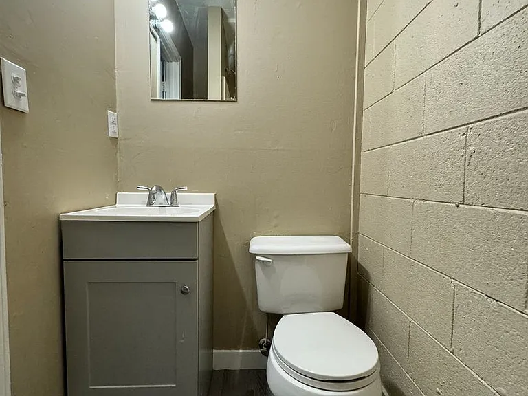 401 N Maple St #6 — Photo 6