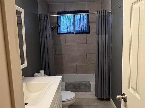 4th image of 4693 Royal Ridge Dr