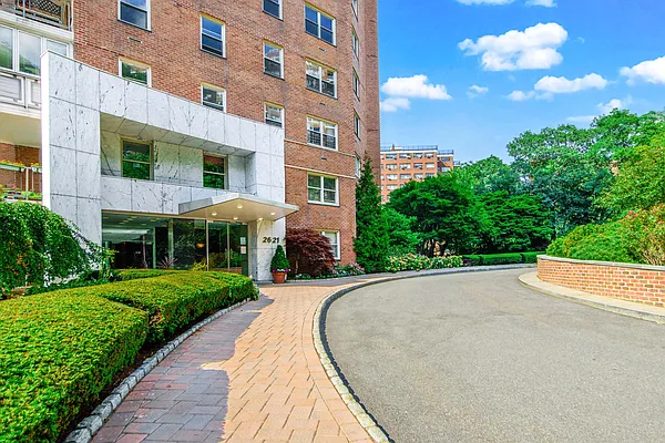 Sold by Re/Max In The City | media 36