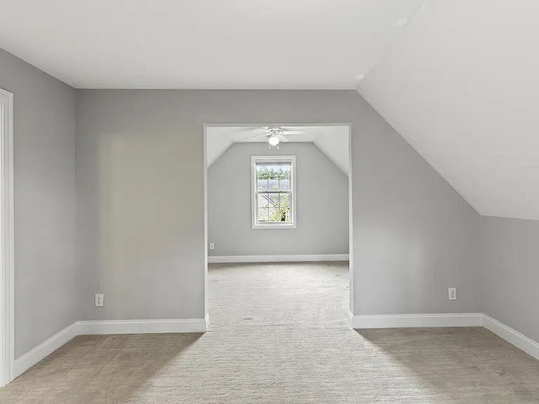 2505 Eastway Dr — Photo 17