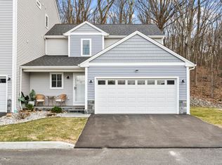 32 Spindrift Ln #32, Shelton, CT 06484
