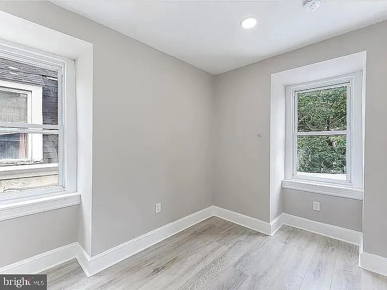 100 W Sharpnack St — Photo 13