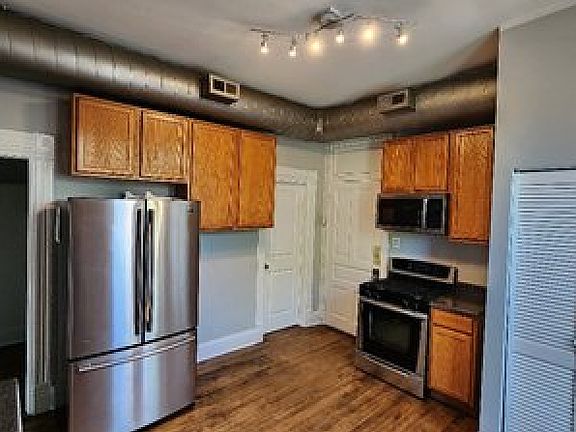 4th image of 1056 N Rockwell St Unit 2