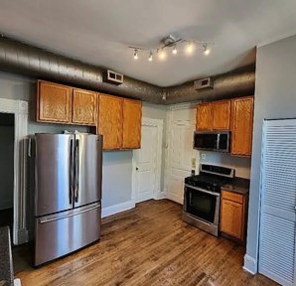 1056 N Rockwell St #2 — Photo 4