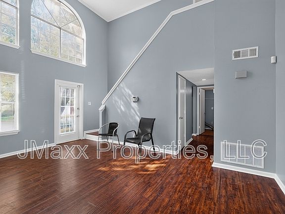 2nd image of 1024 Wiltshire Way