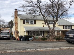 111 Ravenswood Rd, Waltham, MA 02453