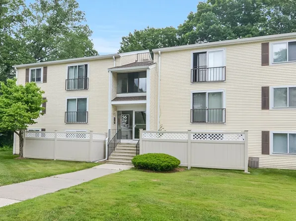 56 Village Brook Ln APT 12, Natick, MA 01760