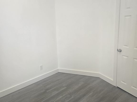 5th image of 30 Layton Ave APT 1