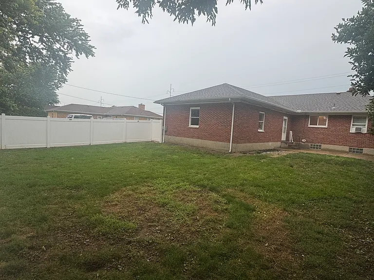 911 E National Rd — Photo 13