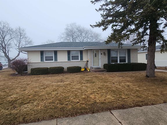 3rd image of 736 Sydney Dr