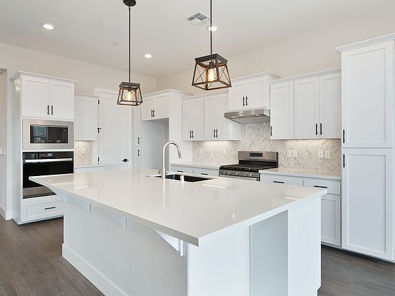 3rd image of 517 Summerville Ct