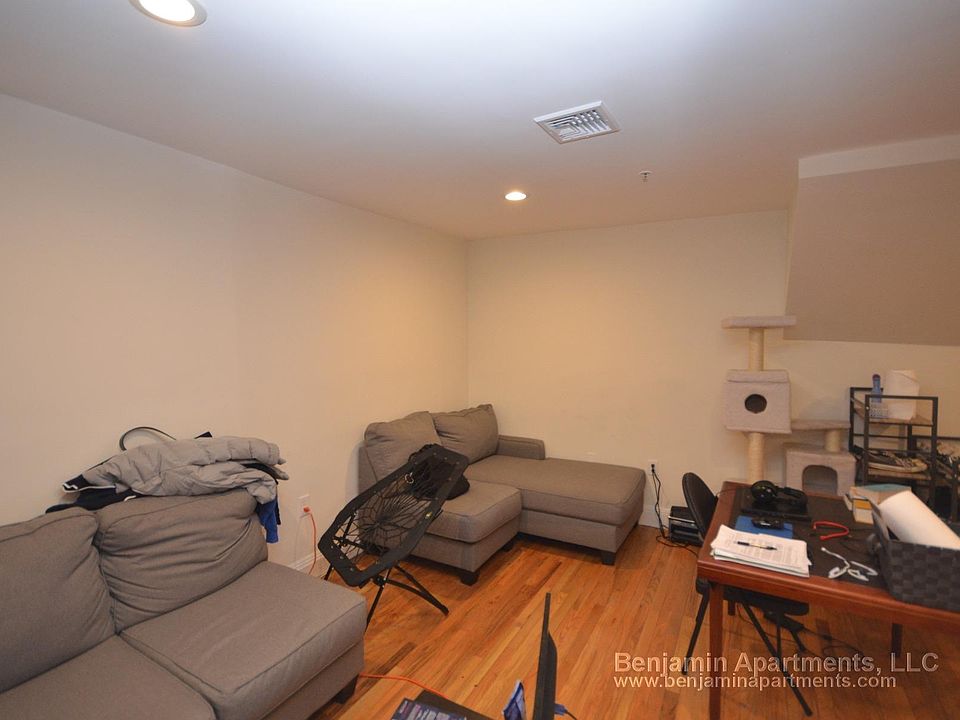 2nd image of 11 Brainerd Rd #18
