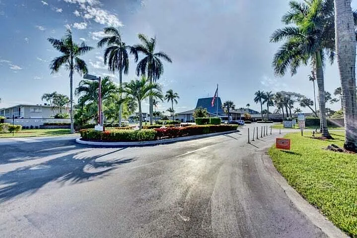 1 bed, 1.0 bath, 744 sqft, $1,850 — Photo 3