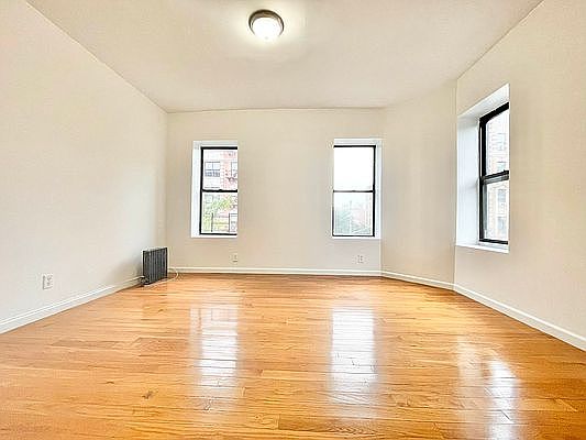3rd image of 2021 Lexington Ave APT 4C