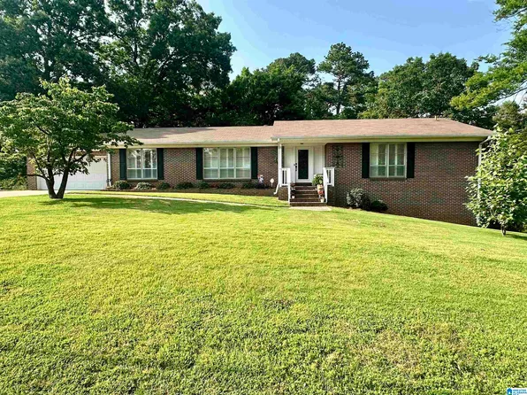 1028 Capri Cir, Bessemer, AL 35023