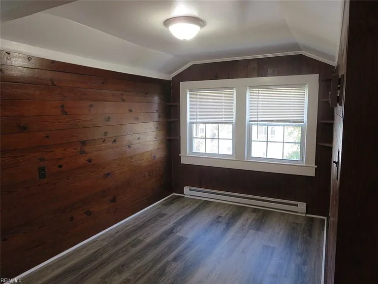 409 Hobart Ave #C — Photo 6