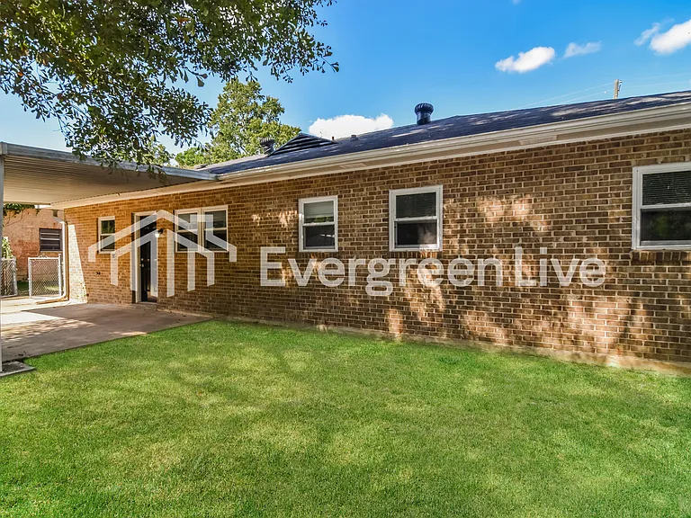 6442 Pinebrook Dr — Photo 10