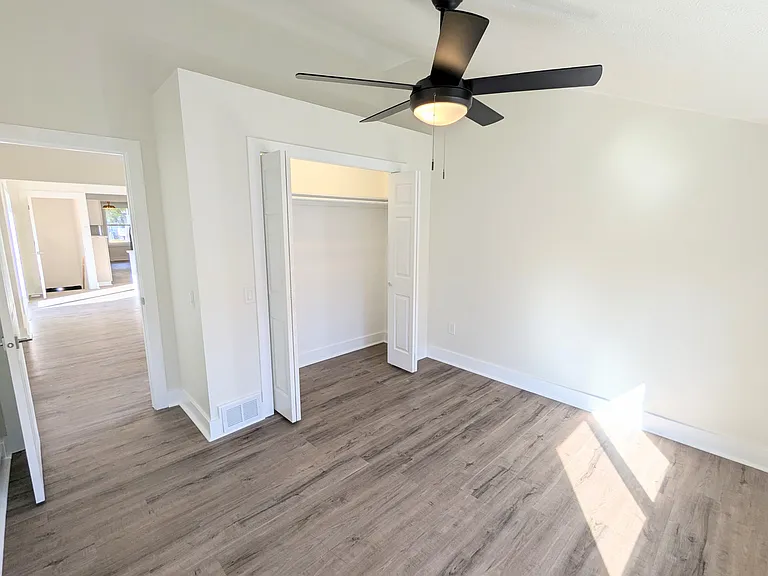 1109 Mills Ave — Photo 10