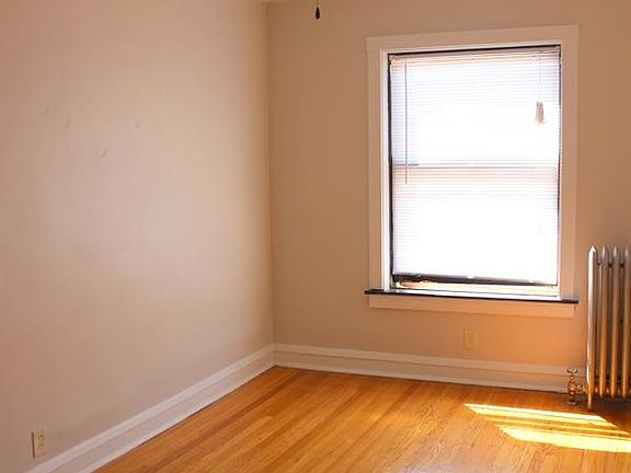 5th image of 2103 W Ainslie St