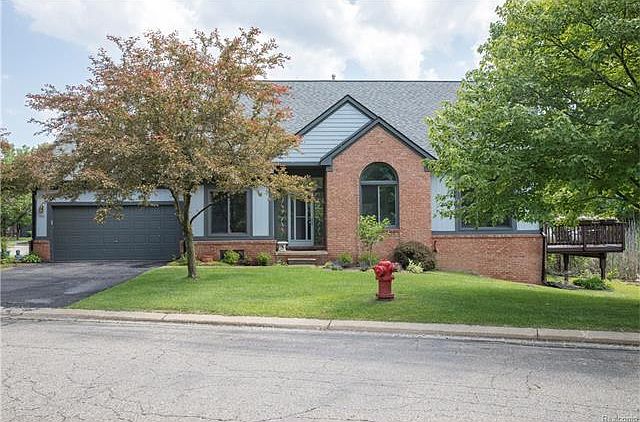 1st image of 2725 Lochmoor Blvd #15