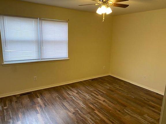 4th image of 2216 E 8th St #4