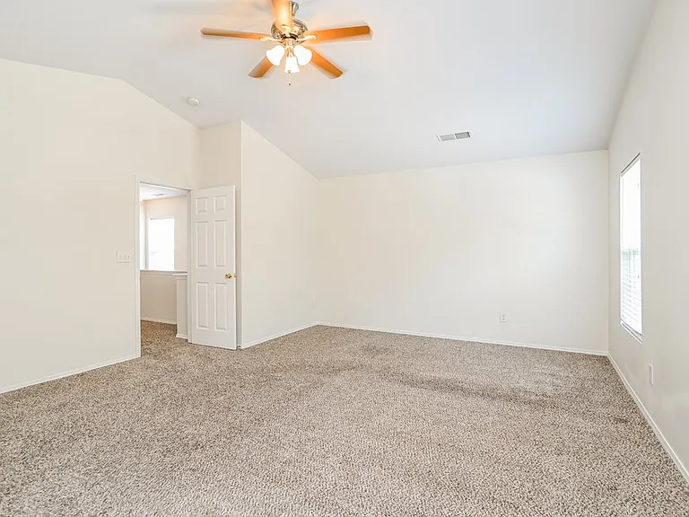 2222 Buckleigh Dr — Photo 9