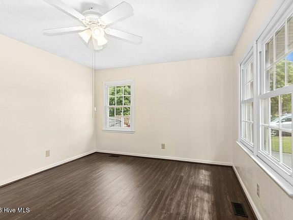 5th image of 813 Rosemary Street