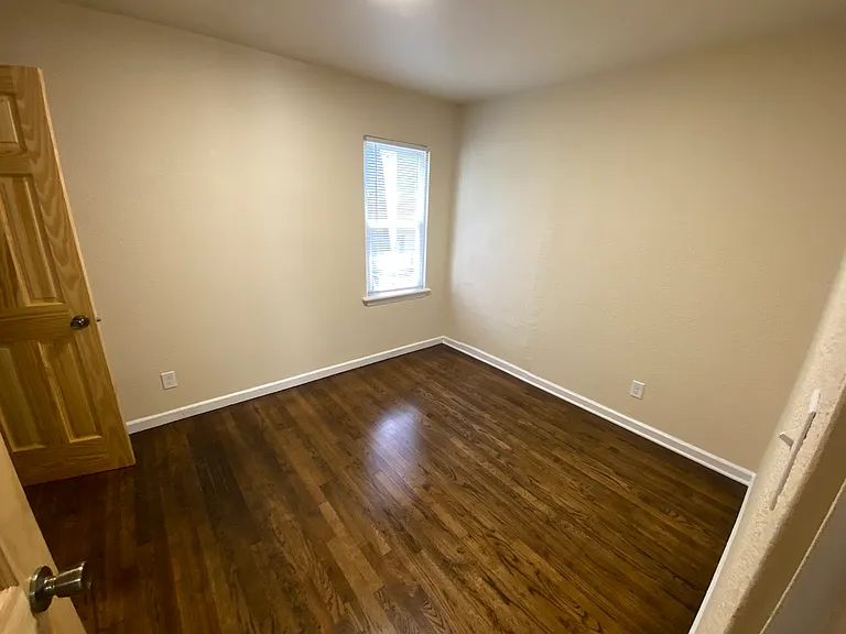 4440 Buchanan St — Photo 2