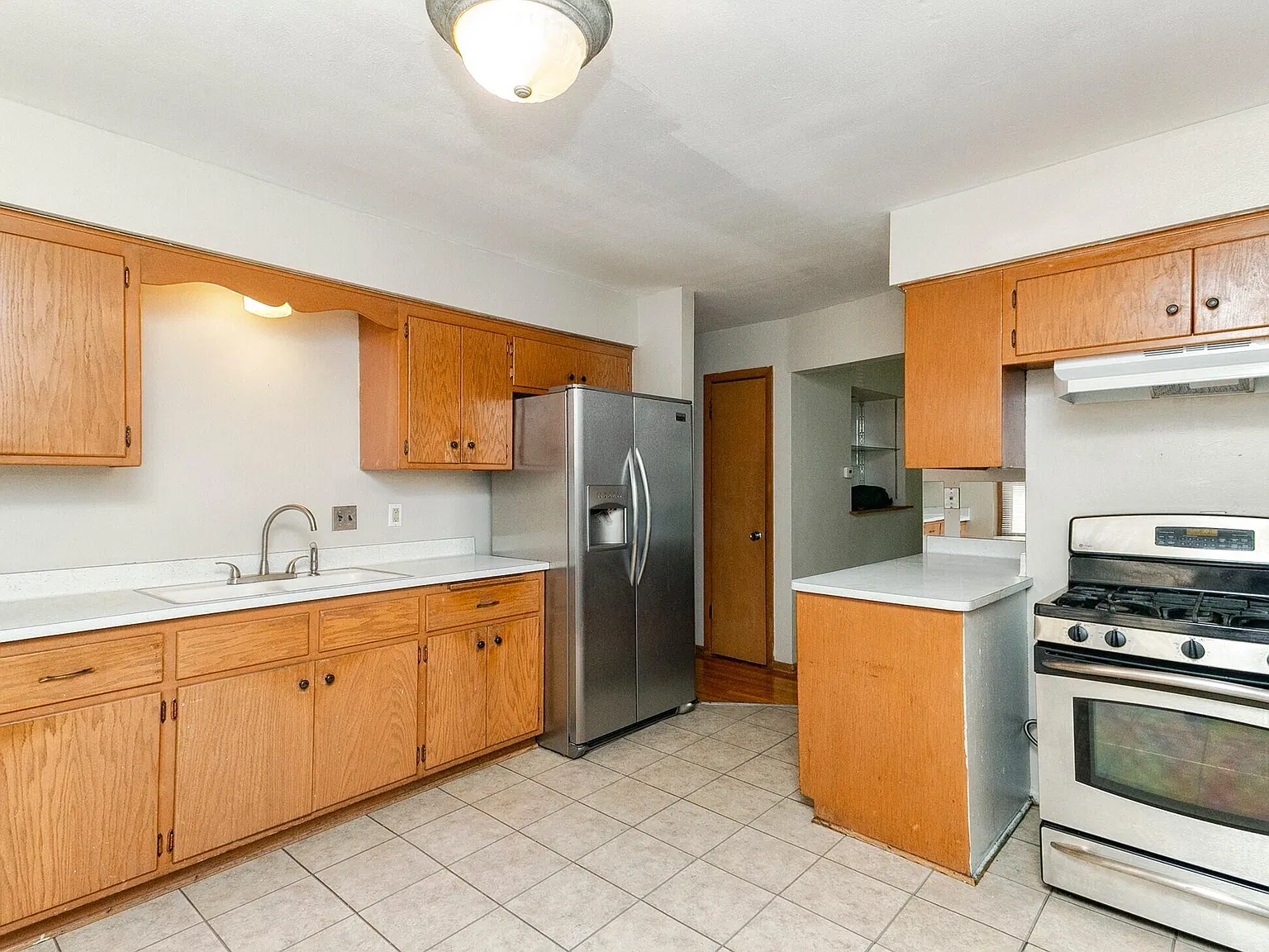 3 bed, 1045 sqft, $1,350 — Photo 3
