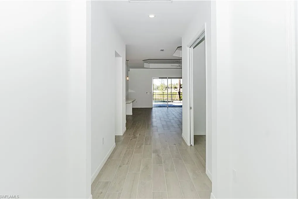 3 bed, 3.0 bath, 2247 sqft, $3,995 — Photo 3