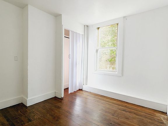 5th image of 265 Fulton Ave #1