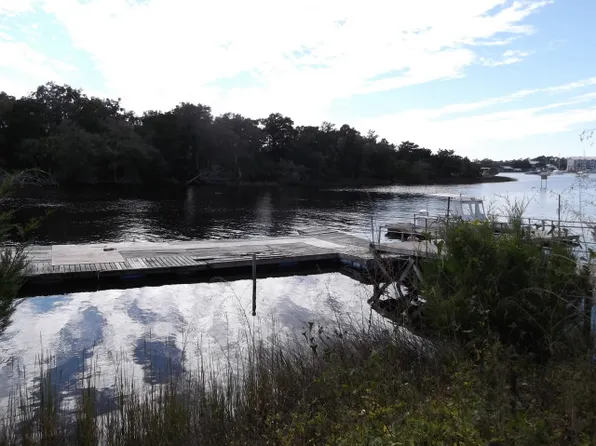 720 Riverside Dr SE, Steinhatchee, FL 32359