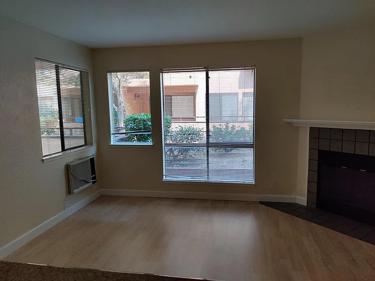 Open floorplan, kitchen overlooks living