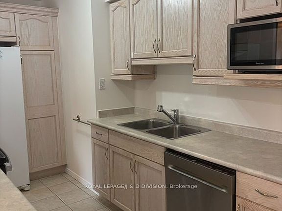 5th image of 4001 Don Mills Rd #131