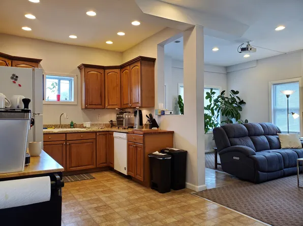 10 New St, Seymour, CT 06483