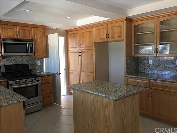 5th image of 15665 Pistachio St