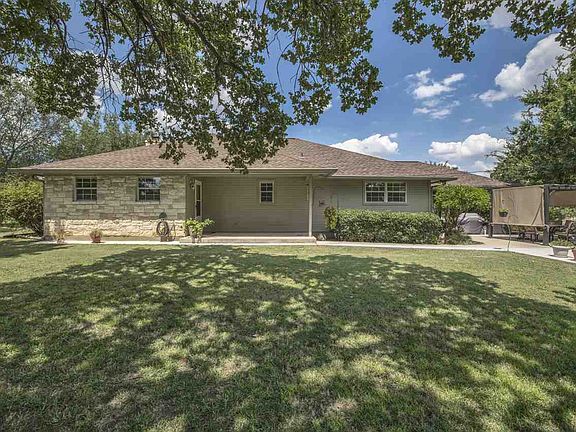 4th image of 211 Ancient Oaks Dr
