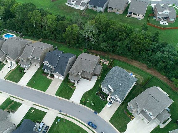 3rd image of 2010 Oliver Dr