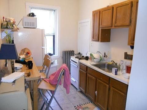 2nd image of 461 Park Dr #1C