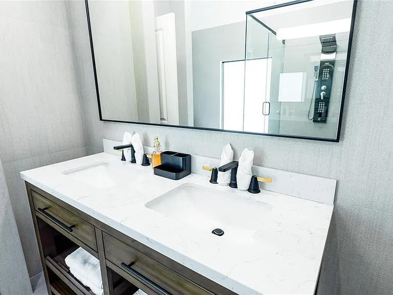 222 N Tradewinds Ave — Photo 30