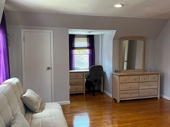 3rd image of 83 Pacific St