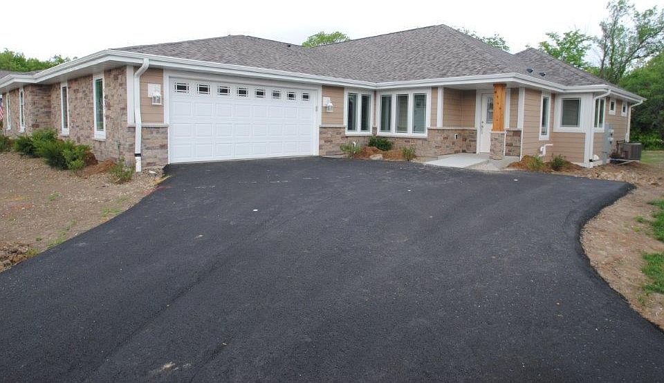 1st image of 6158 W Woodview Ct #9