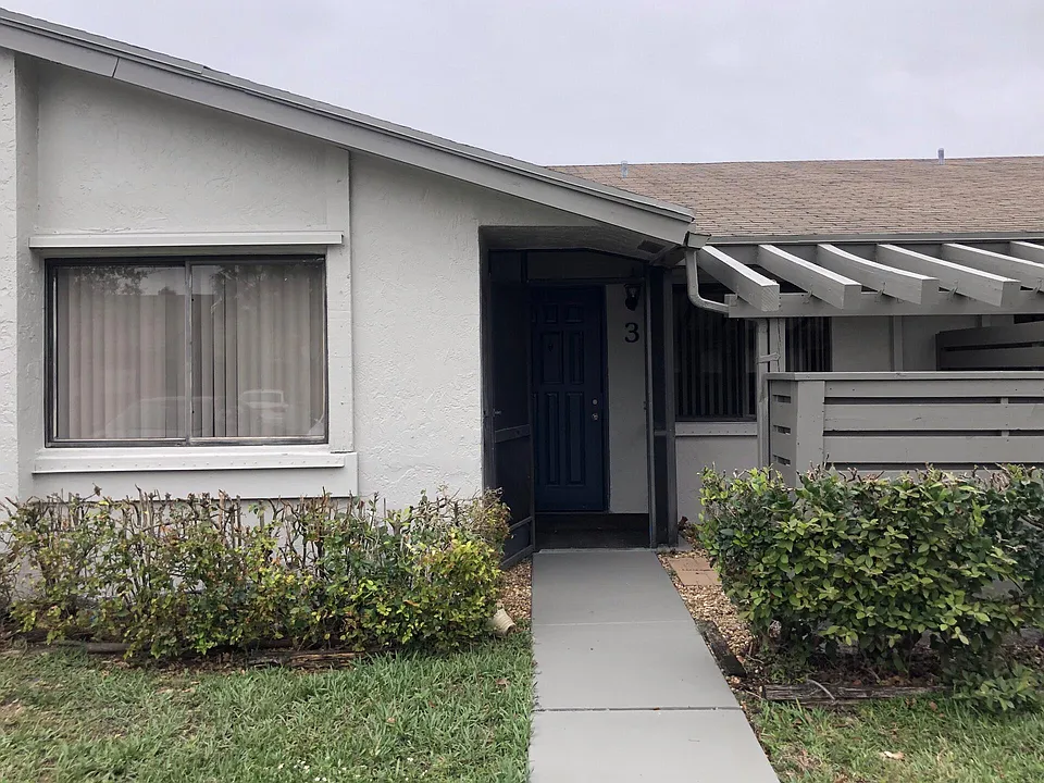 445 Lakeview Dr #3