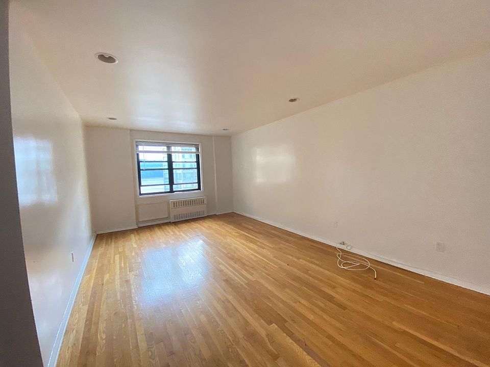 1st image of 1100 Warburton Ave APT 2G