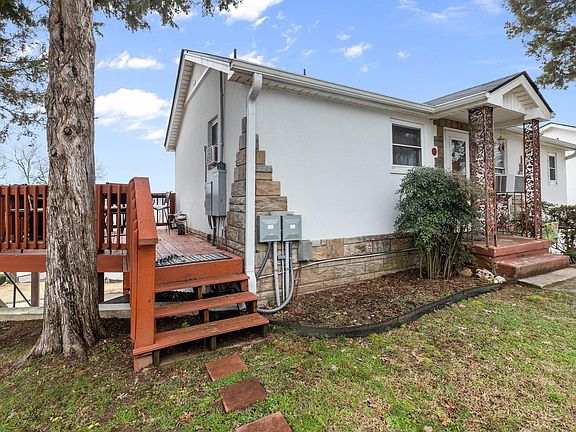 2nd image of 210 Aberina St APT F2
