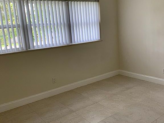 5th image of 2095 53rd Ave