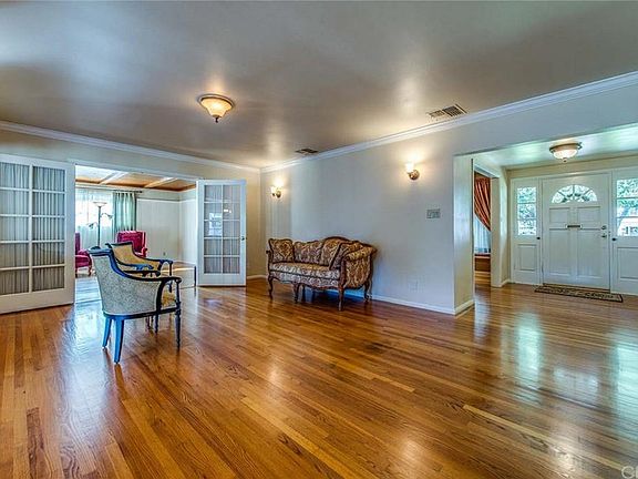 4th image of 2101 N Heliotrope Dr